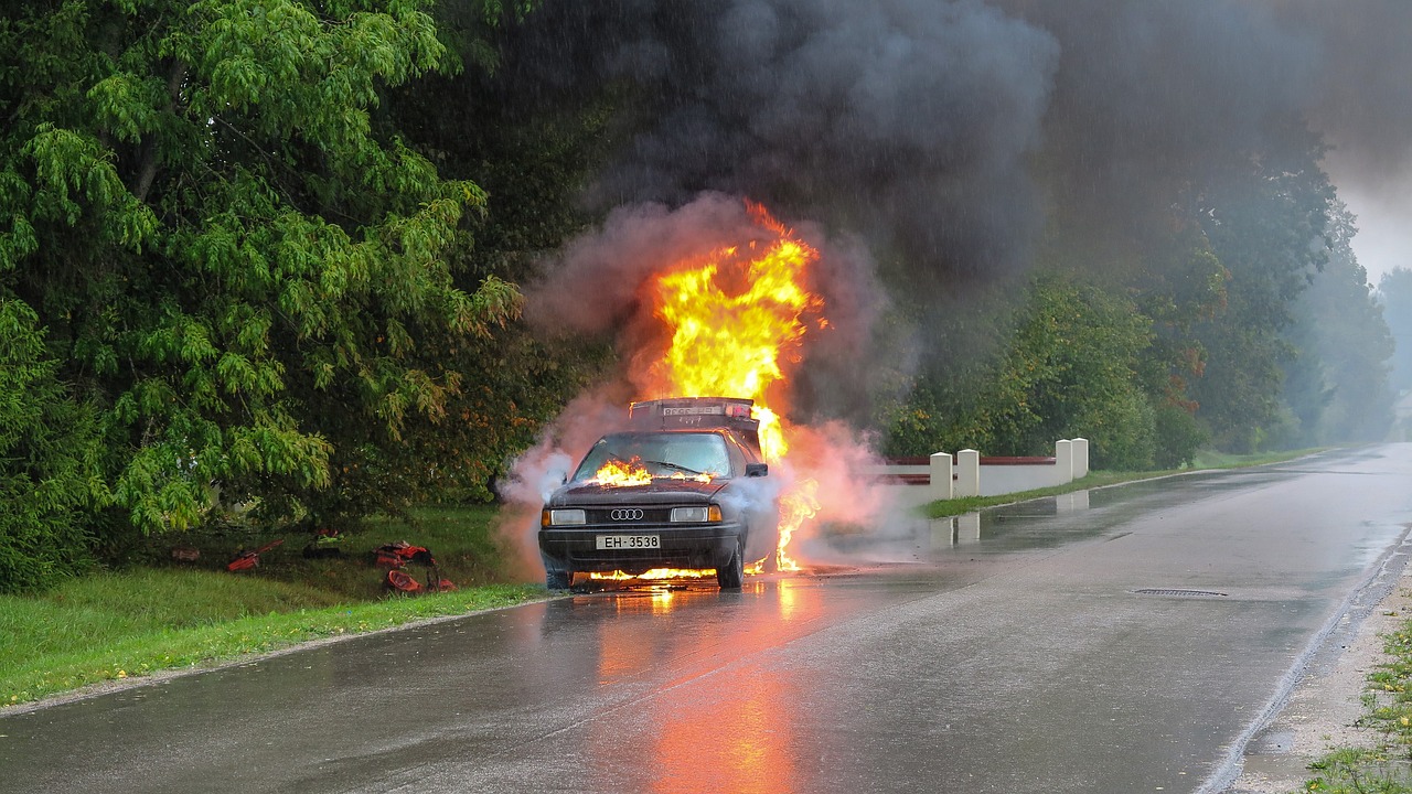 Incendiu auto în trafic pe DN 2D 1 incendiu auto