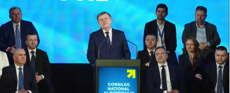 Crin Antonescu, validat oficial drept candidatul PNL la alegerile prezidențiale din 2025 1 crin antonescu pnl