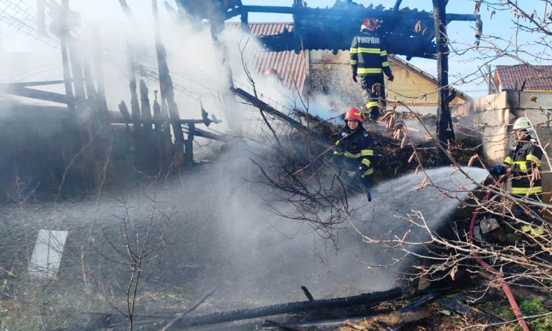 incendiu casa adjud