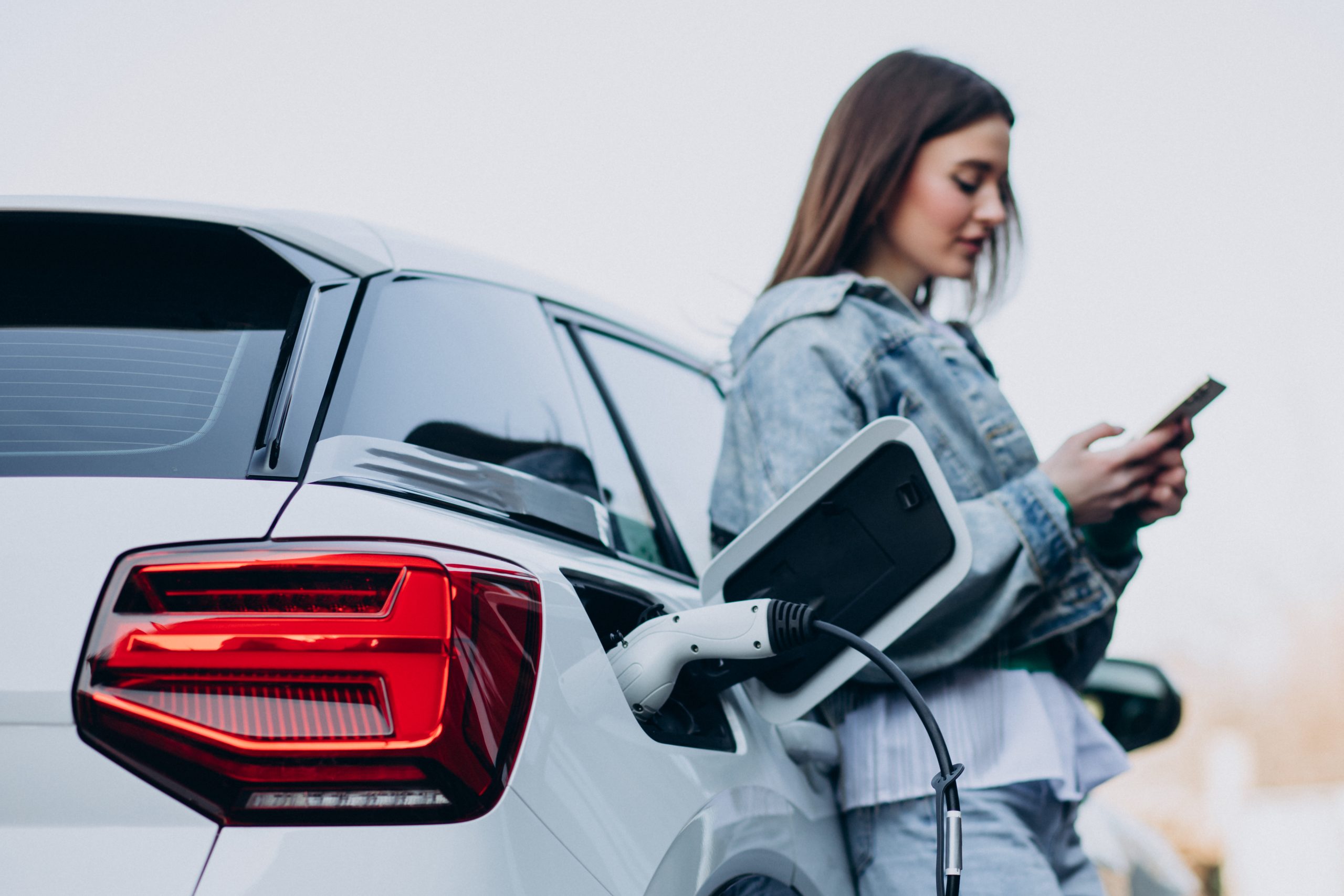 Industria auto din România cere un ecotichet de 8.500 de euro pentru „Rabla Plus” – Scădere drastică a vânzărilor de mașini electrice 1 ecotichet masini electrice