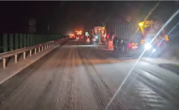 Accident pe A7 Buzău-Focșani: Un autocar a lovit un utilaj de deszăpezire 1 accident a7