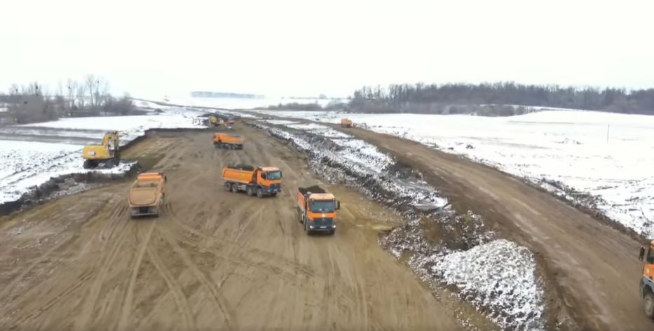 VIDEO-Autostrada Bacău-Pașcani: Lucrările avansează între 23% și 27%, anunță Ministrul Transporturilor 1 autostrada a7 bacau pascani