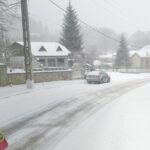 FOTO-Prima ninsoare serioasă în zona montană a Vrancei! Drumarii intervin pentru deszăpezire 4 iarna 4 e1739950826472