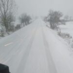 FOTO-Prima ninsoare serioasă în zona montană a Vrancei! Drumarii intervin pentru deszăpezire 2 iarna 6