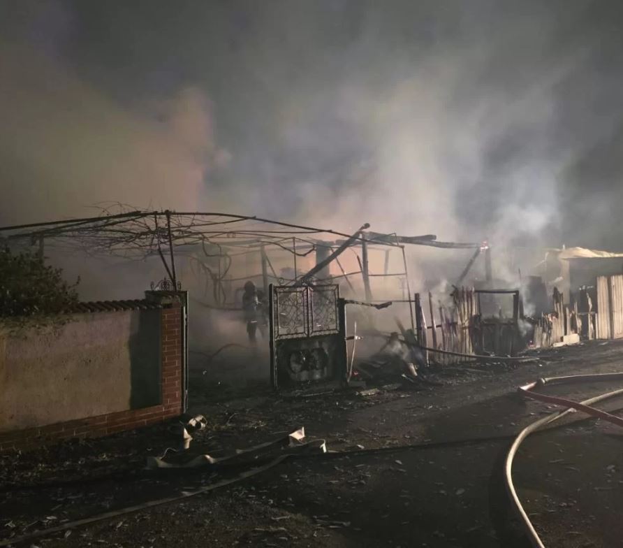 Incendiu puternic în Ciușlea: o gospodărie distrusă de flăcări în miez de noapte 1 incendiu ciuslea