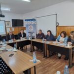 FOTO-Planurile cadru de liceu dezbătute la Focșani de cadrele didactice și conducerea FSLI România 2 sindicat 2