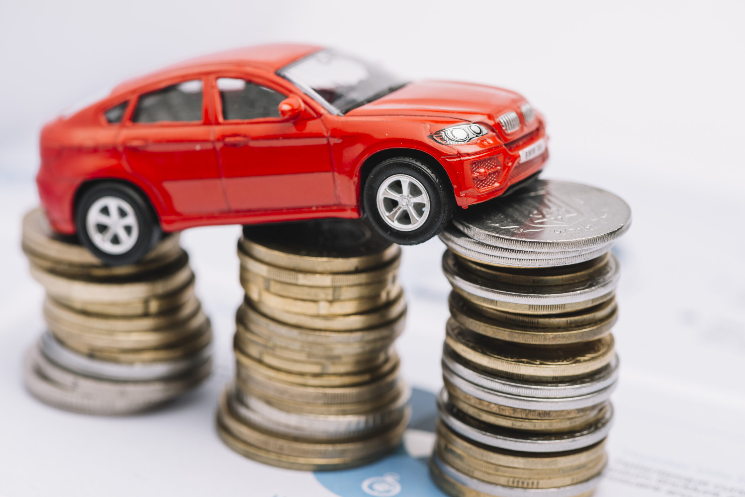 Buzău propune taxă de acces auto pentru a combate traficul și poluarea 1 small red car stack increasing coins scaled