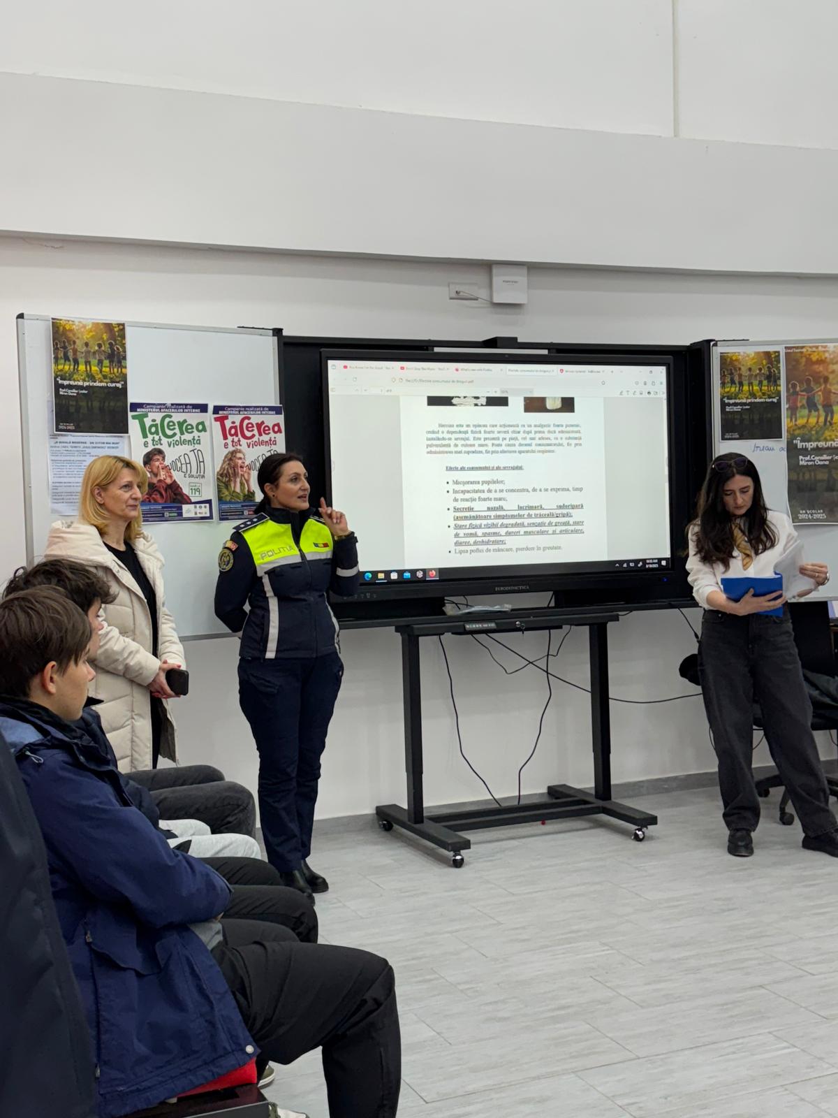Liceul Teoretic „Duiliu Zamfirescu” din Odobești a fost astăzi gazda unor activități educative menite să prevină consumul de droguri, violența fizică și verbală 1 WhatsApp Image 2025 03 19 at 11.15.14 1