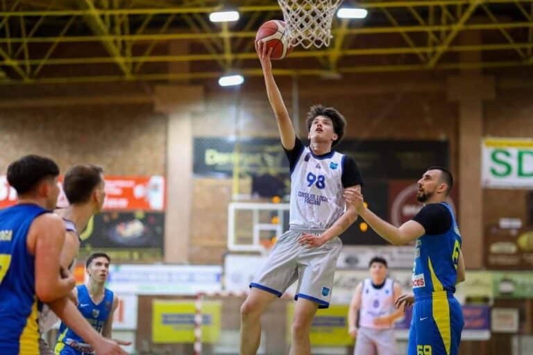 CSM Focșani 2007, înfrângere drastică în debutul play-off-ului Ligii I la baschet masculin 1 baschet focsani