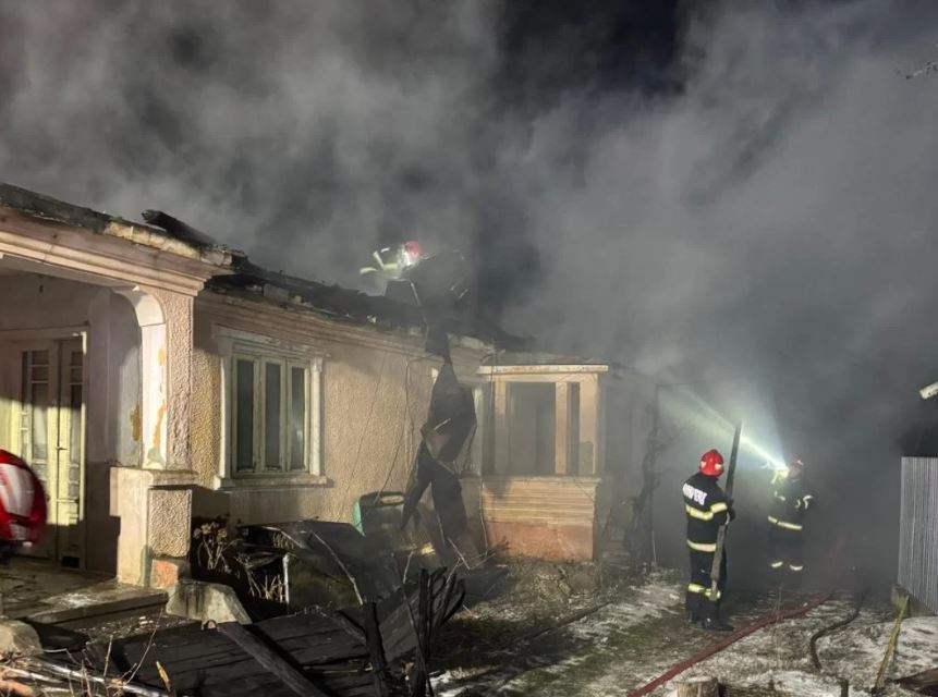Noapte de foc pentru pompierii din Vrancea: Două incendii au izbucnit în localitățile Paltin și Sihlea 1 incendiu nopatea trecuta