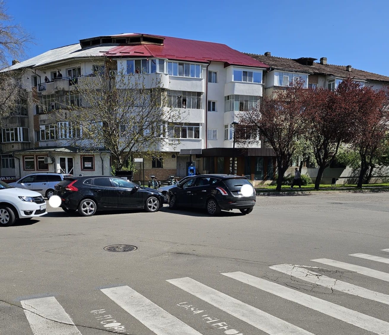 Accident rutier în zona CEC Bahne: două mașini s-au ciocnit din cauza neacordării de prioritate 1 ACCIDENT