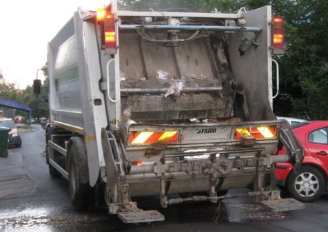 Tragedie la Vânători: Un bărbat a murit după ce a fost strivit de o mașină de salubritate 1 masina gunoi accident
