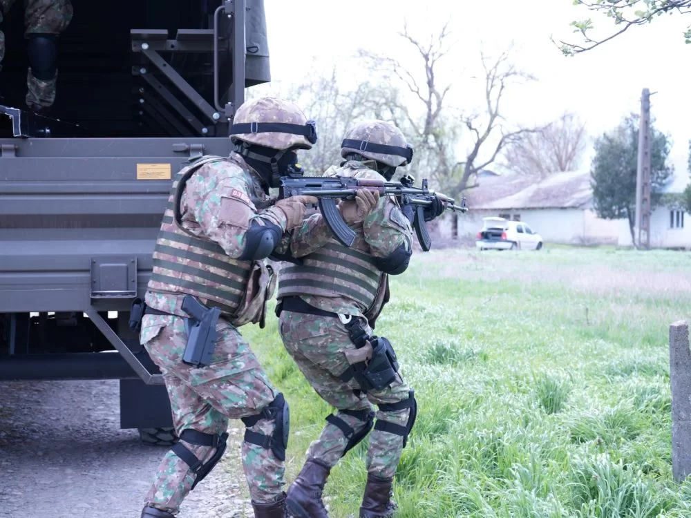 Exercițiu tactic comun în Vrancea: Simulare de atac terorist și salvare de ostatic 1 militari exercitiu vrancea