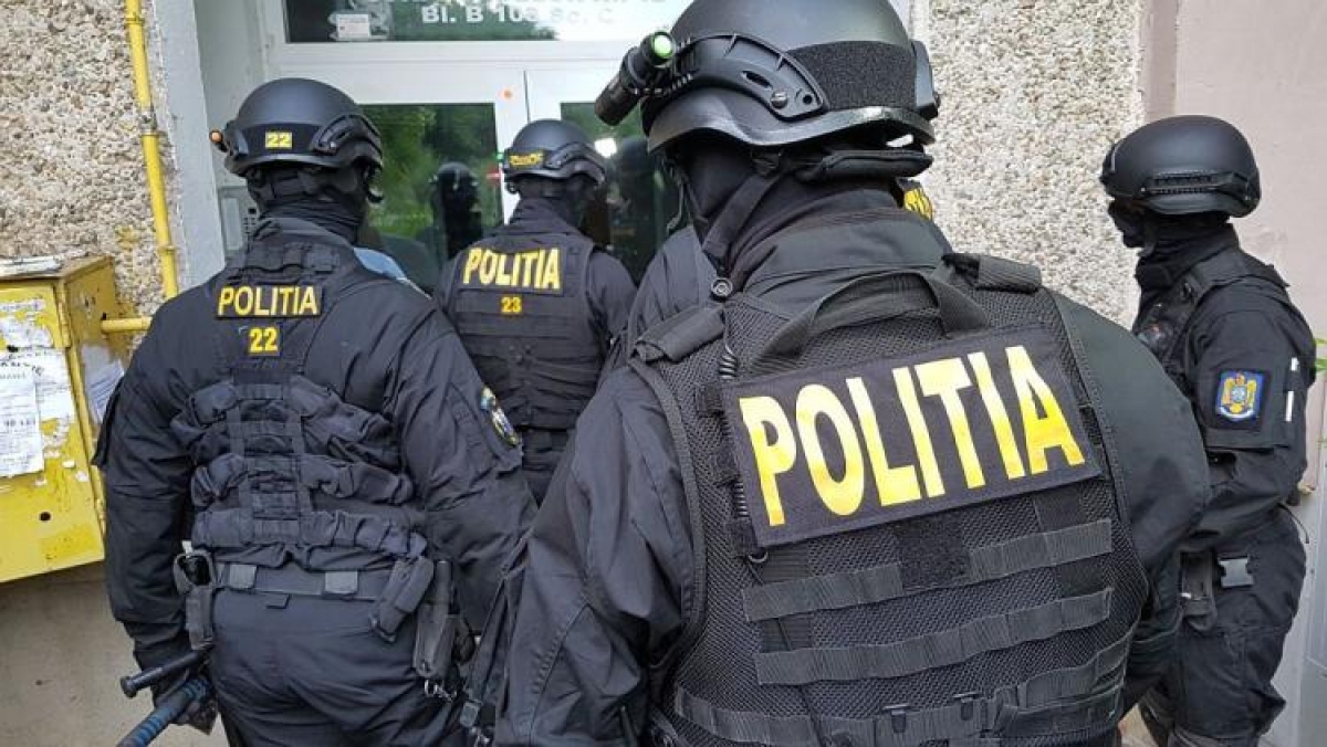 Descinderi DIICOT la Focșani și Galați: Patronul Hotelului Unirea, ridicat de mascați într-un dosar de șantaj 1 patron unirea arestat