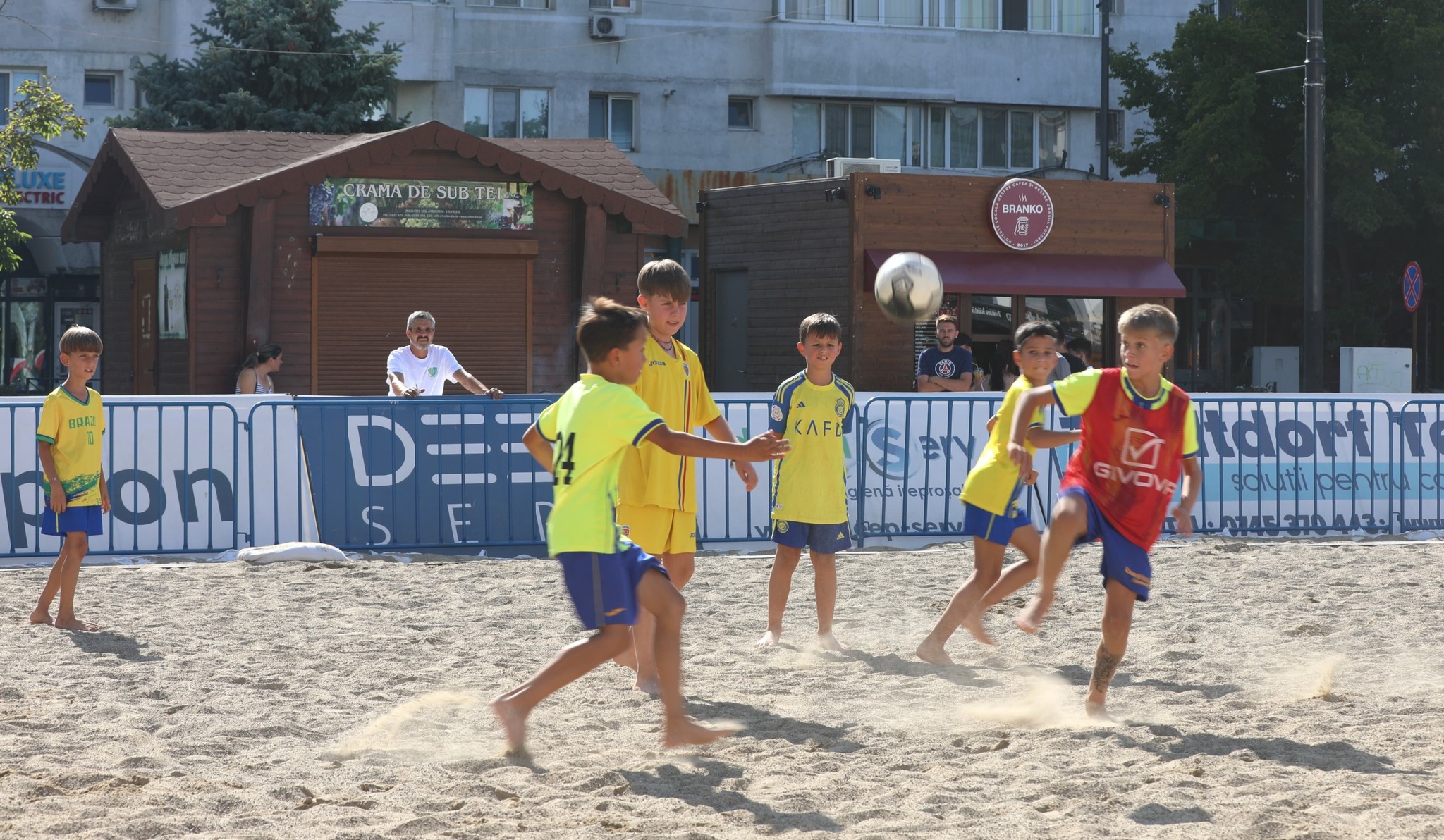 Trei zile de bucurie și sport în Piața Unirii din Focșani: Copiii au transformat terenul de nisip într-un adevărat festival al mișcării 1 526969128 1298743828286596 4619671778719203461 n
