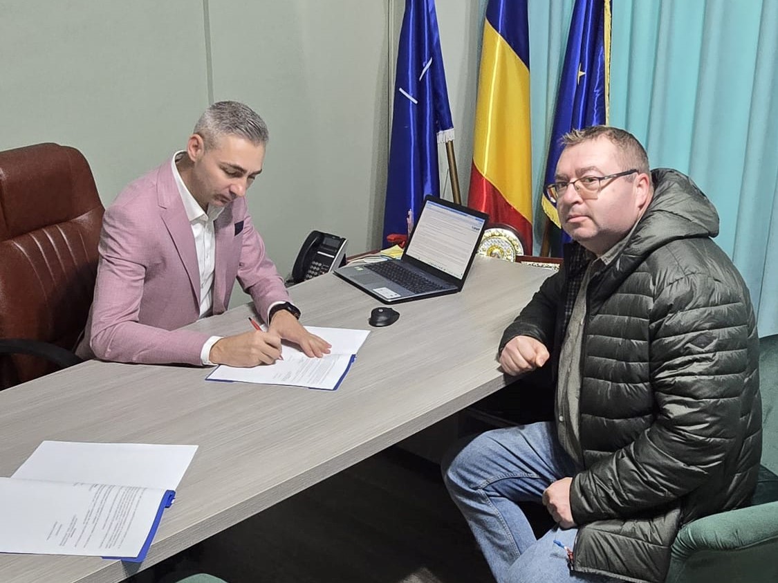 Orașul Mărășești trece la nivelul următor: contract semnat pentru stații de încărcare electrică 1 597820252 1282081280623862 2465067906901115614 n