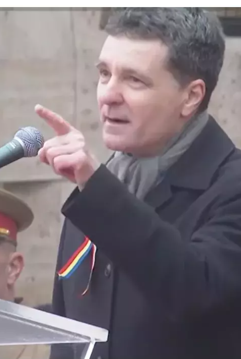 Amenzi de zeci de mii de lei pentru cei care l-au huiduit pe Nicușor Dan de Ziua Unirii Principatelor 1 Screenshot 134
