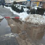 Oraș blocat pe străzile secundare, trotuar necurățat în fața Primăriei la trei zile după ninsoare, Focșaniul încă așteaptă deszăpezirea 9 WhatsApp Image 2026 02 20 at 08.58.44 1