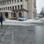 Oraș blocat pe străzile secundare, trotuar necurățat în fața Primăriei la trei zile după ninsoare, Focșaniul încă așteaptă deszăpezirea 8 WhatsApp Image 2026 02 20 at 08.58.44 2