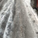 Oraș blocat pe străzile secundare, trotuar necurățat în fața Primăriei la trei zile după ninsoare, Focșaniul încă așteaptă deszăpezirea 2 WhatsApp Image 2026 02 20 at 08.58.58 1